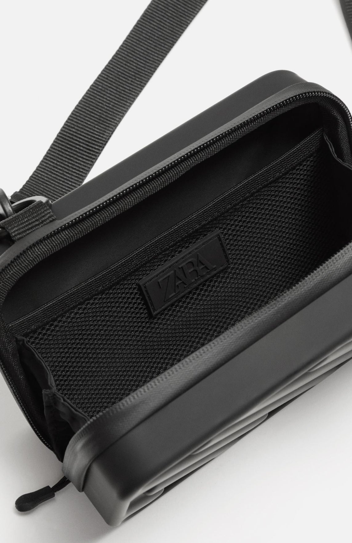 RIGID CROSSBODY BAG