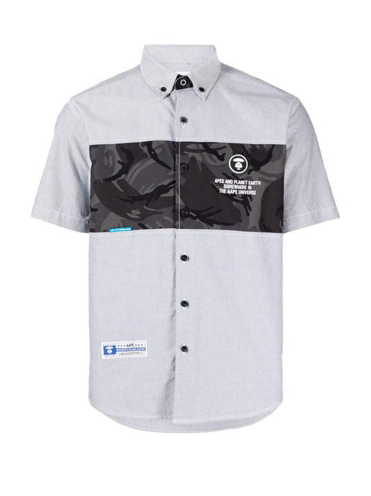 AAPE BY *A
BATHING APE®️
Camouflage-print logo- patch shirt